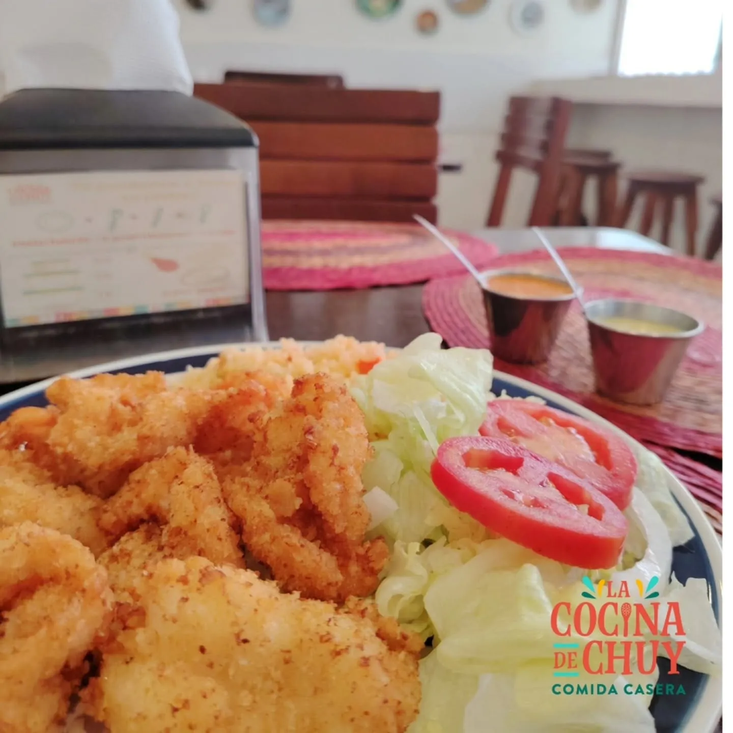 Camarones mariposa empanizados con ensalada