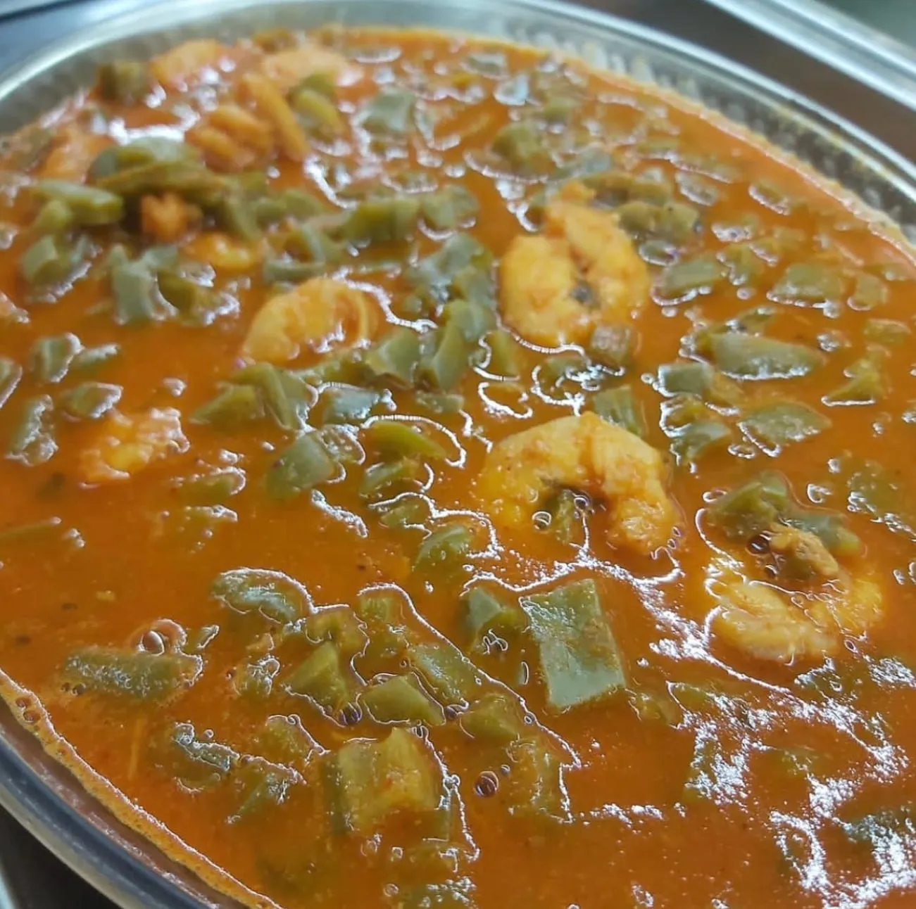 Nopalitos con camarones en salsa roja