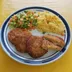 Tortitas de camarón con arroz amarillo y verduras